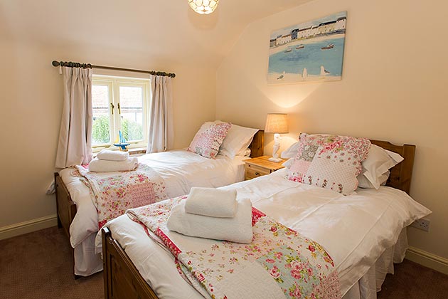 Bittern Cottage's twin bedroom