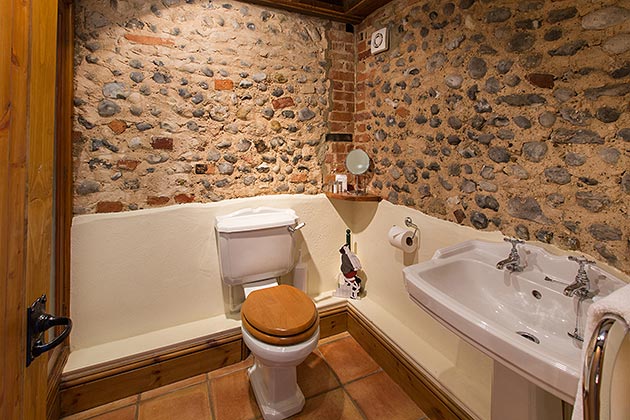 The Clock House's en-suite bathroom