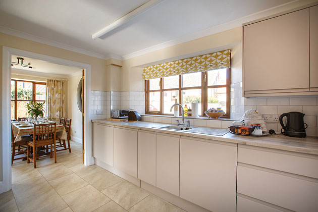 Narroogal Cottage's kitchen with diner behind