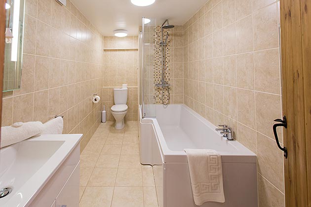 Old Flint Barn Cottage's main bathroom