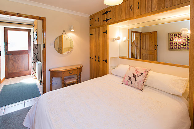 Peewit Cottage's double bedroom