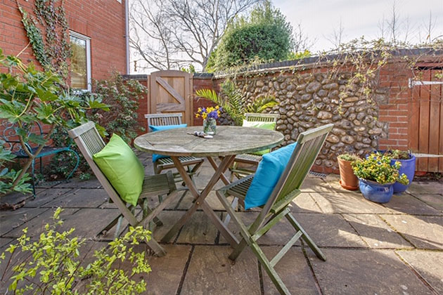 The Driftway Cottage's patio garden